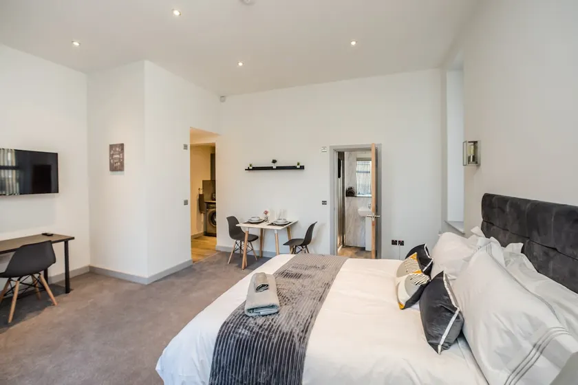 Exquisite Serviced Studio With Private Parking - Image 1