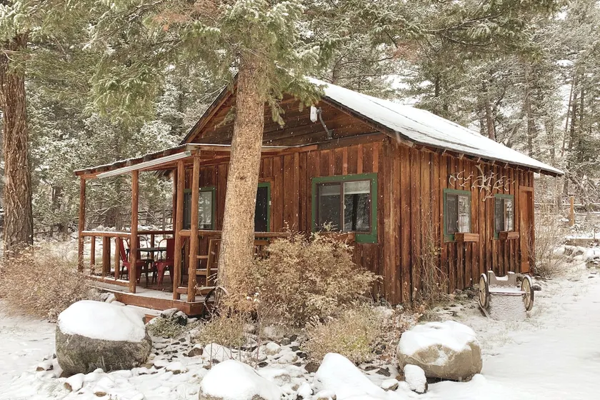 Cozy Yellowstone Cabin in Pine Creek, Montana - Image 1