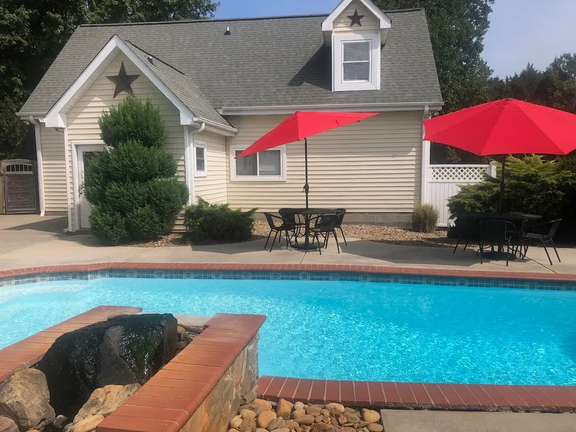 Entire Private Entrance Studio Apartment with Pool - Image 1