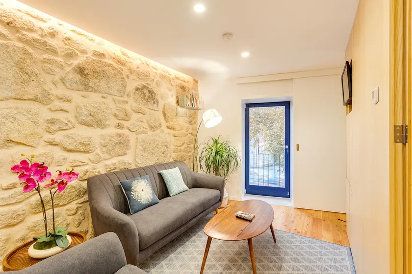 Riverside 2 Bedroom Apartment by DA'HOME - Image 1