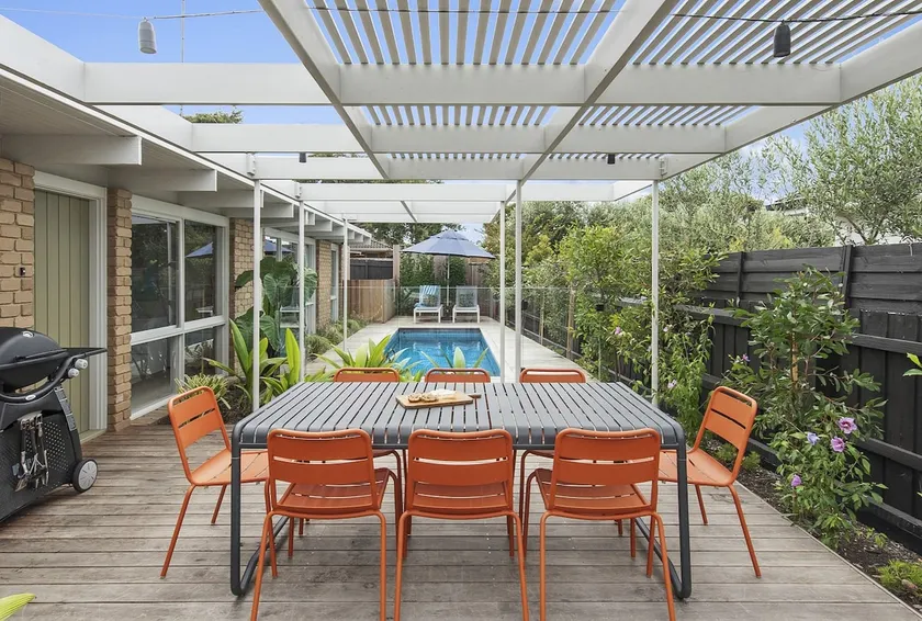 Dolphin – Solar heated pool, 1km walk to the bay - Image 1