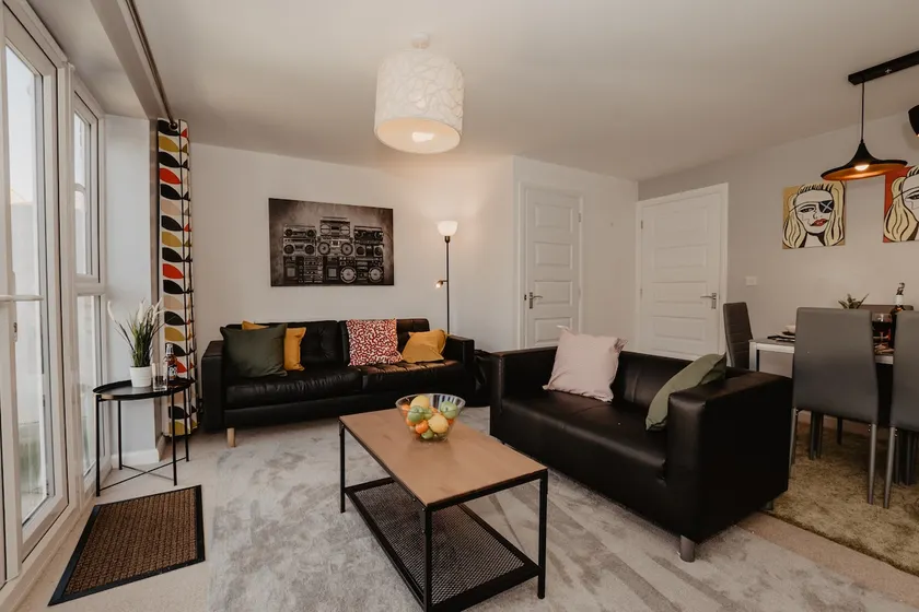 Coyle House, 3 bed,Corby, super kings or twins, driveway, free wi-fi, corporates welcome - Image 1