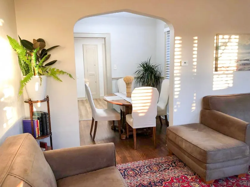 ✨Cozy & Stylish 2BR House 🏡 Sleeps 6✨Free Parking - Image 1