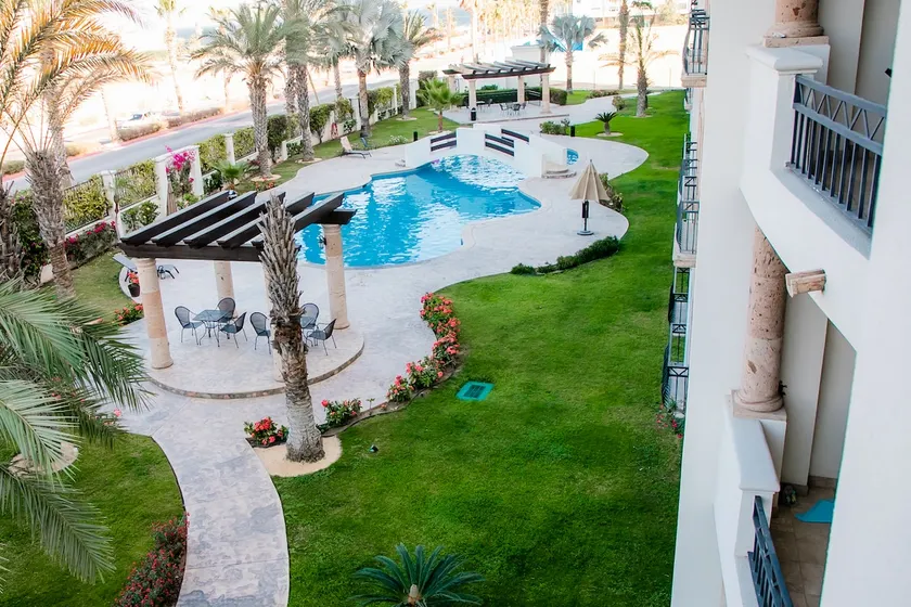 Stylish and Spacious 2BR Penthouse. Walk to Downtown and Medano Beach! - Image 1