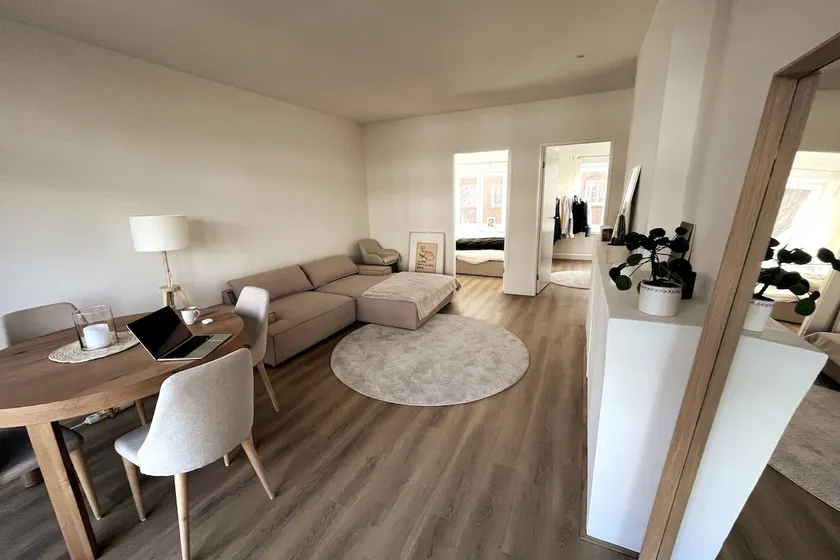 Cozy beige apartment in Amsterdam - 2 bedrooms - Image 1