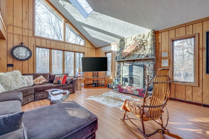Luxury 5★Large Poconos home in a gated community - Image 1