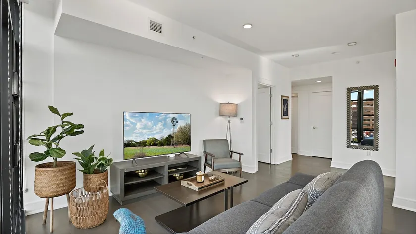Luxury | 2 bedrooms | Heart of Shaw - Image 1