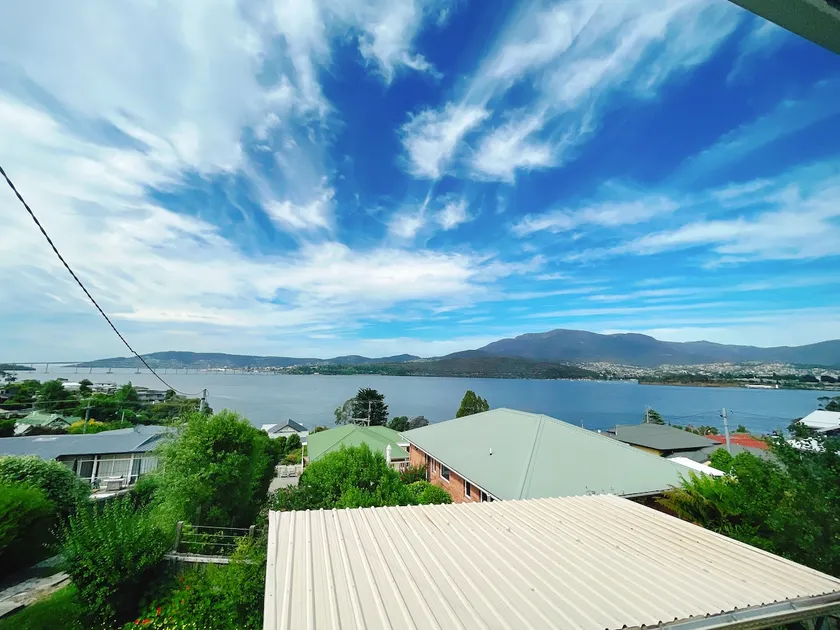 Spectacular Hobart River View Home - Image 1