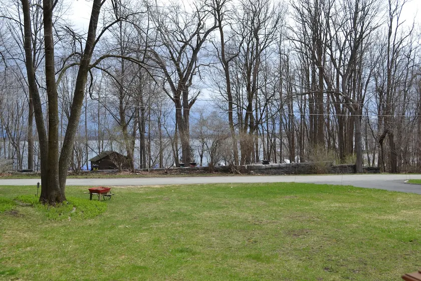 Adorable 3 Bedroom place in Port Henry in N.Y. - Image 1