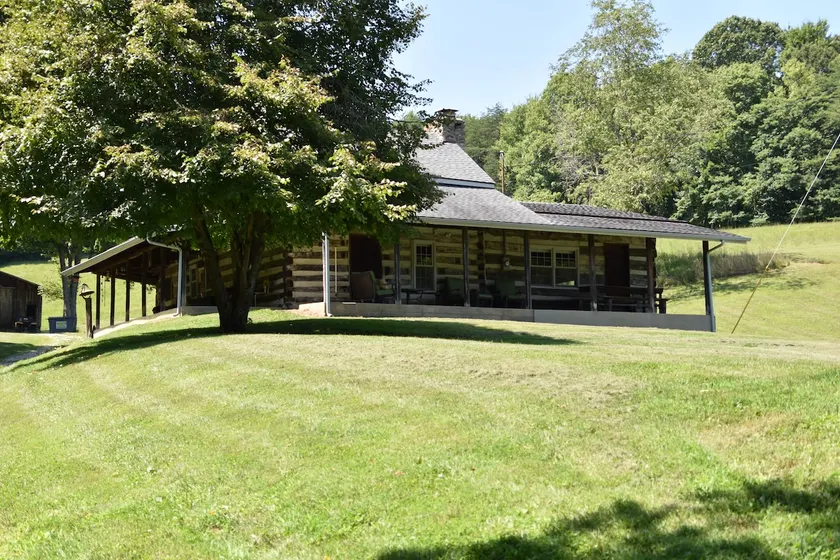 Kohler Kabin - Historic Log Cabin in Hocking Hills - Image 1
