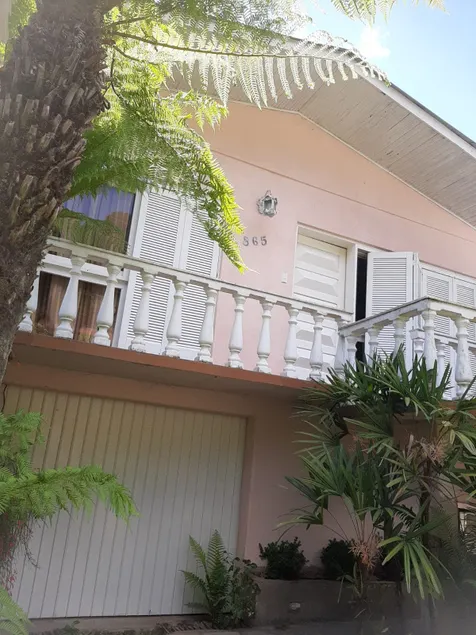 Nice house with parking included - Image 1
