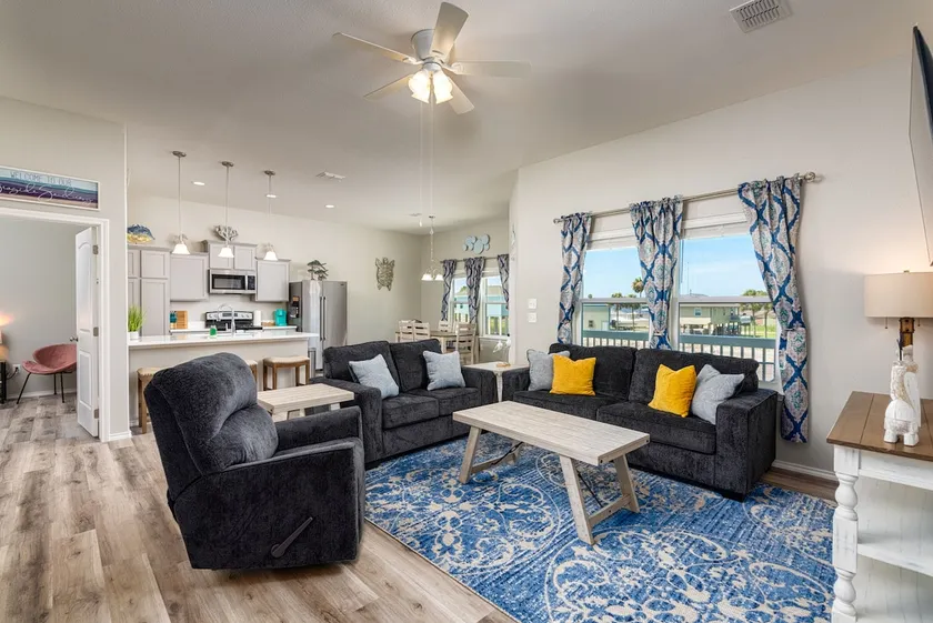 Beautiful, Newly Built Cottage Minutes to Beach - Image 1