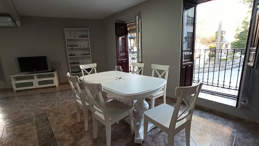 Paseo 9 Baeza Accommodation in the historic center - Image 1