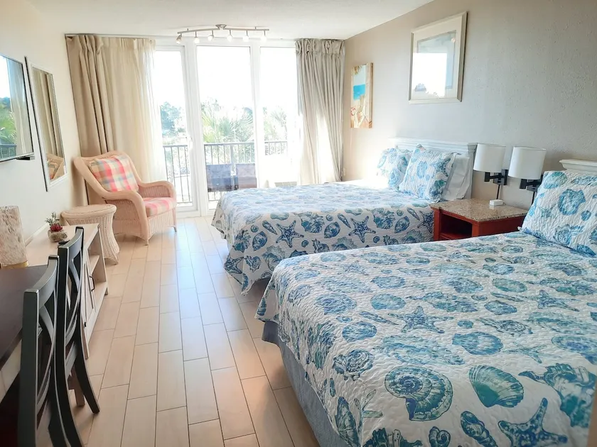 Sandestin Bayfront Studio with balcony and breathtaking views - Image 1