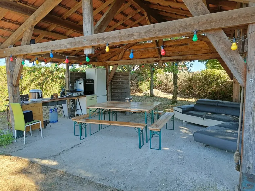 Villa with large outdoor area - Image 1