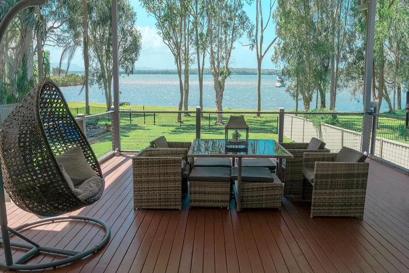 Getaway Lakefront Environmental House on Lake Macquarie with Water View - Image 1