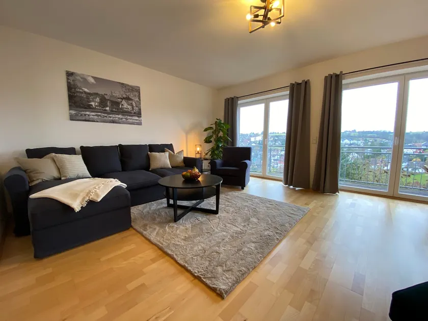 Modern apartment in a quiet city location - Image 1