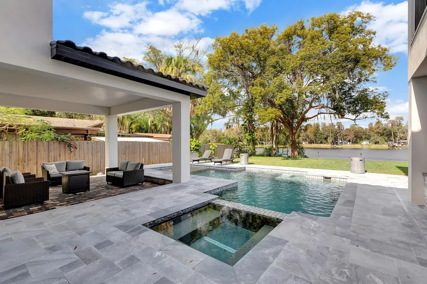 Luxury Waterfront Villa w/ Pool, Jacuzzi - Image 1