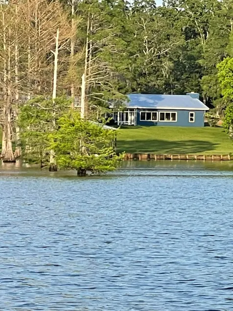 Secluded Shades of Blue Lake Bistineau Sunsets Sleeps 19 - Image 1