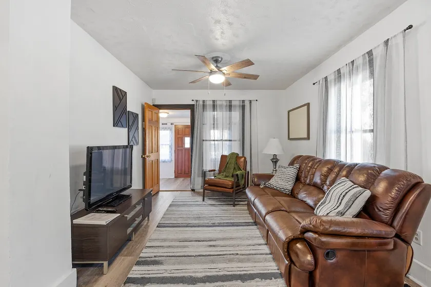 Charming home minutes from Downtown Des Moines - Image 1