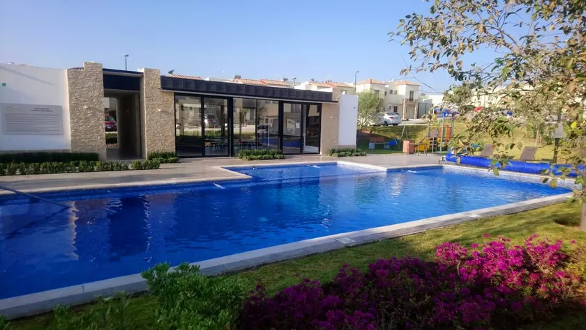 House A in a residential condominium with a pool - Image 1