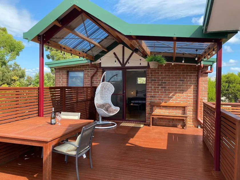 Stylish Loft Studio in Stunning Shearwater. - Image 1