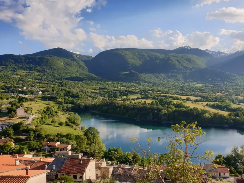 ​La porticina | Enchanting lake view in Barrea - Image 1