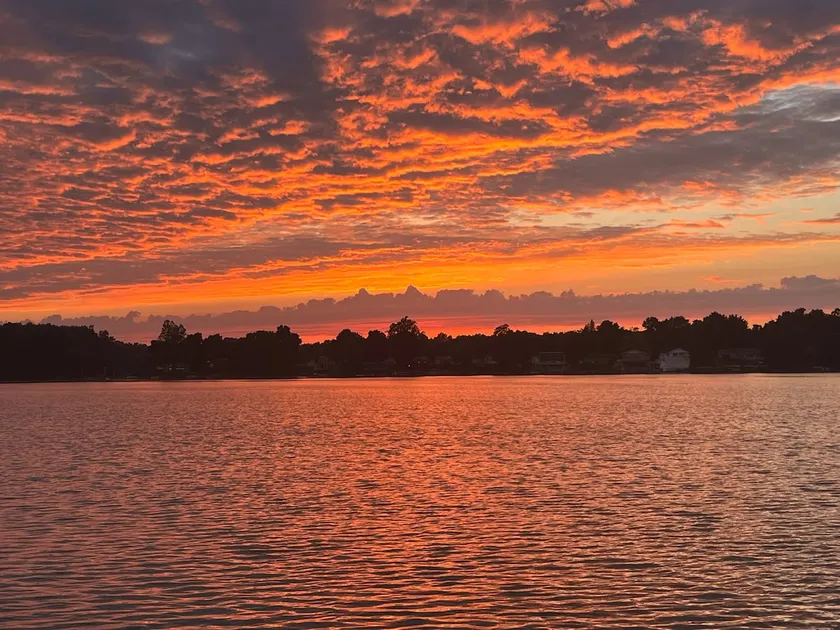 Live & Love Life on the Lake at Sunset Cottage! - Image 1