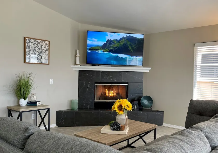Multi Family Home 2 min walk to beach, Sleeps 13 - Image 1