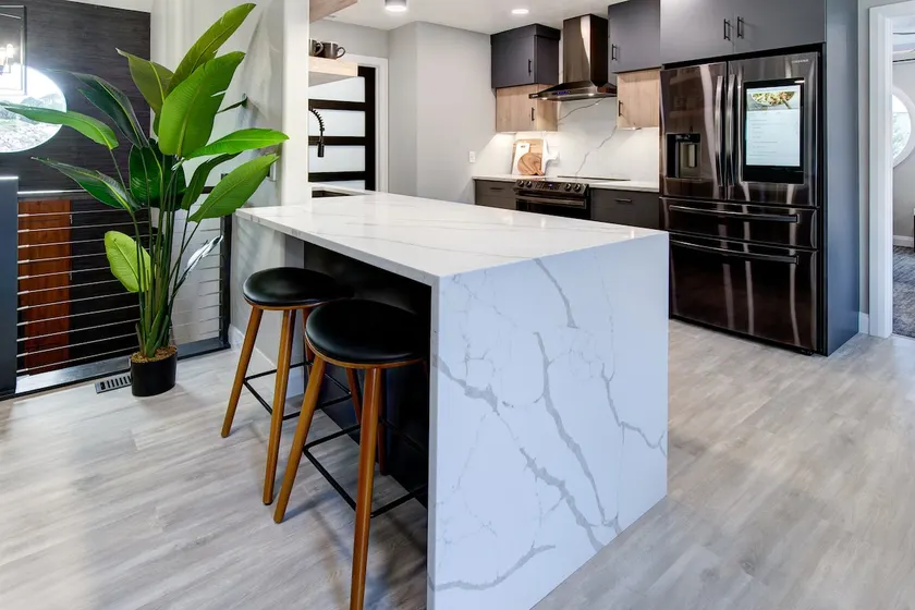 Luxury Smart Home in Quiet Neighborhood - Image 1