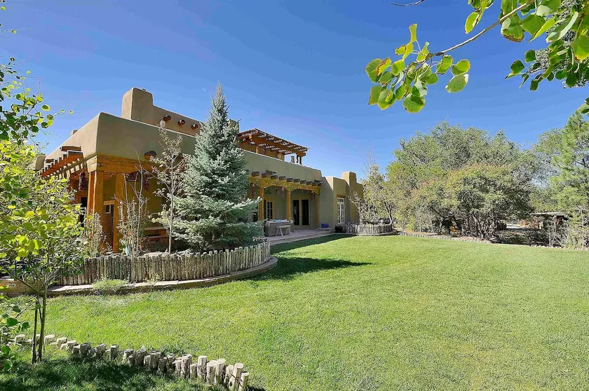 Green Acres Luxury Estate on 4 Acres 8m to Plaza! - Image 1