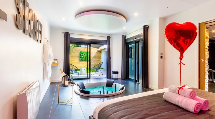 ❤️ Le Secret – Private Jacuzzi – Romantic night - Image 1