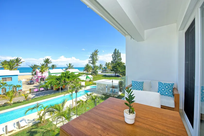 Amazing ocean view apartment with grand pool - Image 1