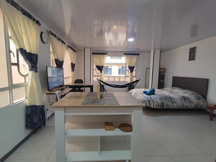 Well-lit apartment + desk and 600 Mbps wifi - Image 1