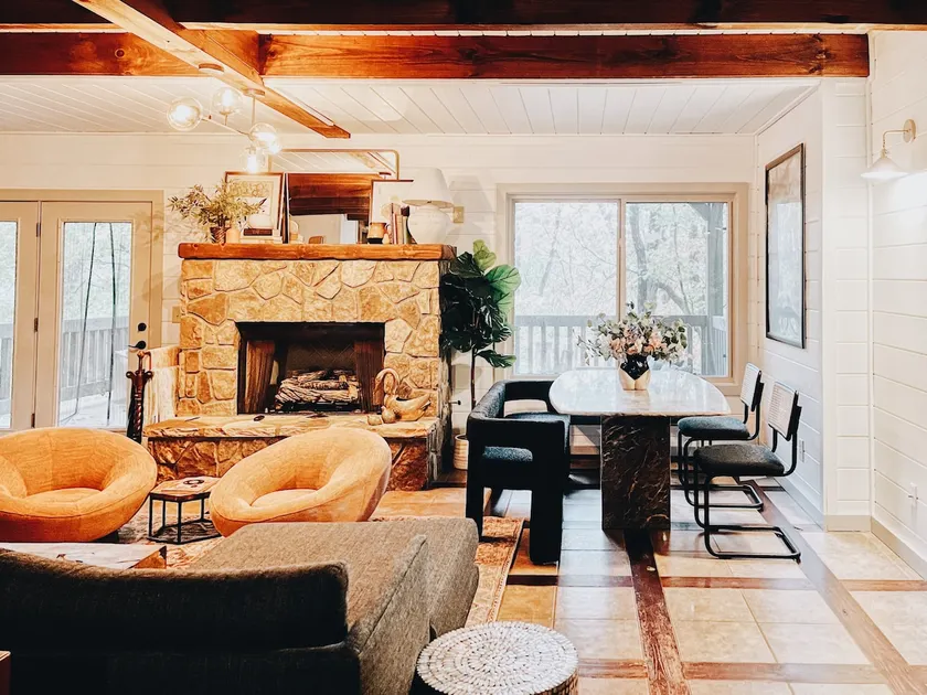 Spacious cabin in the trees, close to everything! - Image 1
