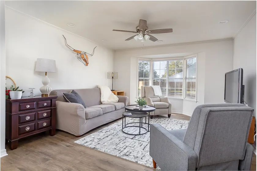 Jeanne's Place: Cheerful, 2-bedroom home. - Image 1