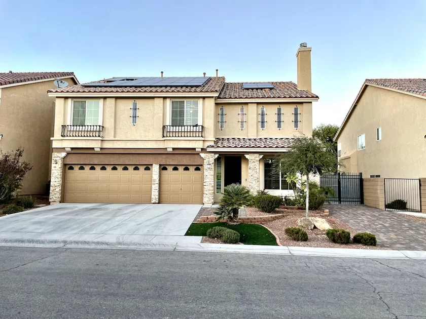 Luxury, Cheerful & Spacious 5 Bedroom Home! Free P - Image 1
