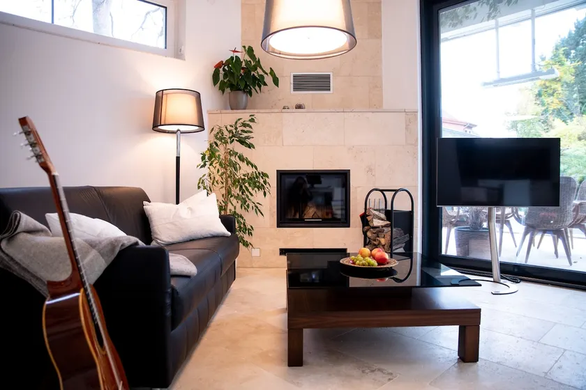 Charming guest house with pool & sauna in Pankow - Image 1