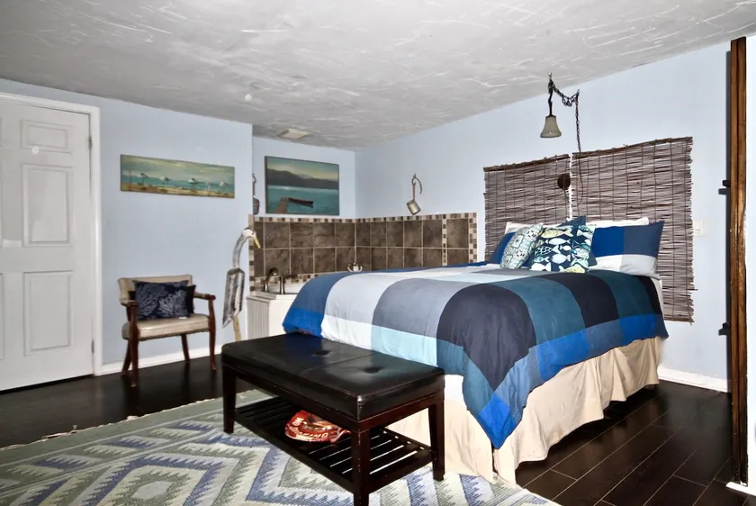 Cosy Studio Guest House w/ Double Jacuzzi - Image 1