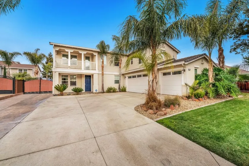 Brentwood Posh 5-Bedroom w/steam shower near hwy - Image 1