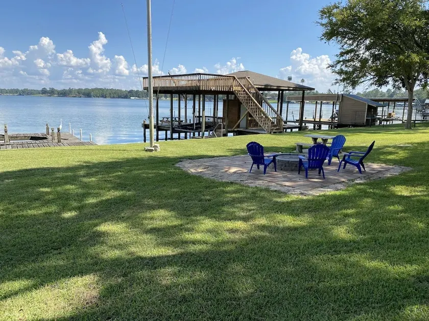 Cozy Log Cabin - Lakefront 2 Boat Lifts 2 Jet Ski Lift FirePit 1Gig WiFi - Image 1