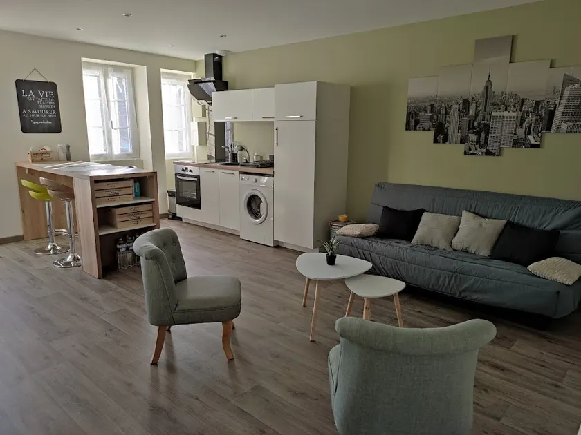 Nice little house with garden in the city center - Image 1