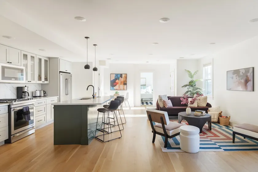 Stunning Union Square 2 bed/2 bath w/ shared patio - Image 1