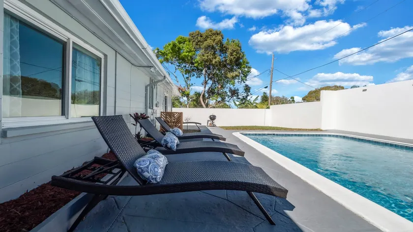 Spacious 4BR Retreat Minutes to Downtown & Airport - Image 1