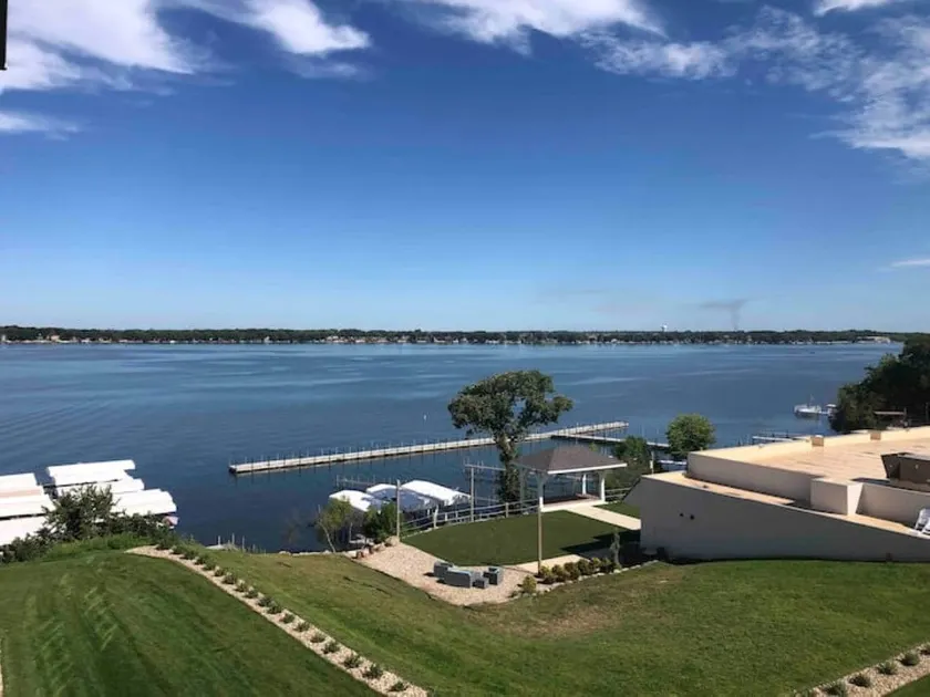 Lovely Bayside condo with lake front view! - Image 1
