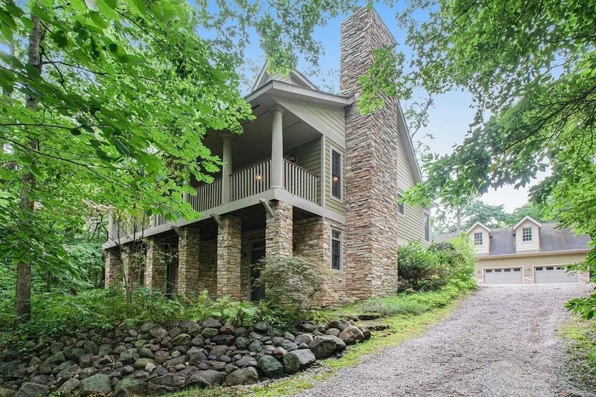 Private Forest Road to Upscale Lodge w/ Hot Tub, Sauna, Golf Cart, Bocci Court - Image 1