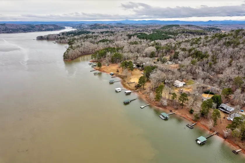 *Hartwell Hideaway* Relaxing 3 Bedroom Lake Home - Image 1
