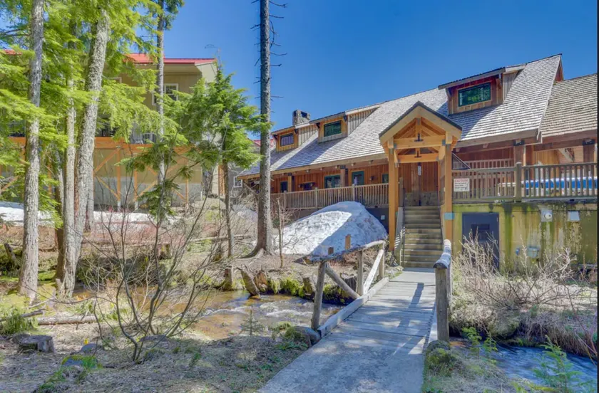 Cheerful 2 bedroom townhome in Collins Lake - Image 1