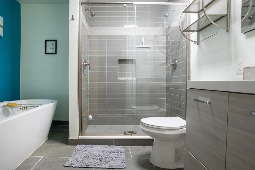 David's Dwelling: Spa-like bathrooms, Full Wetbar! - Image 1