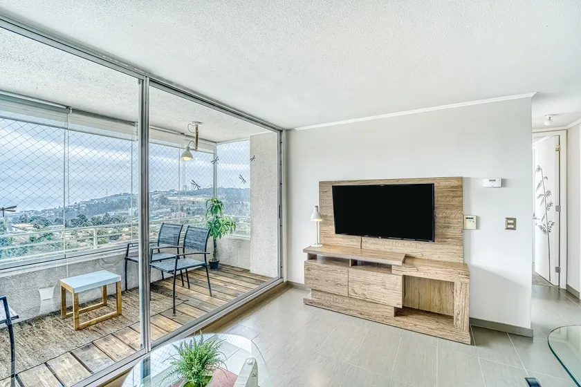 Blue Oasis 2BR W/ Pool, Smart TV, Parking & Gym - Image 1
